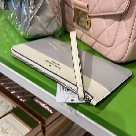 Kate Spade Lucy Medium L-Zip Wristlet 
COLOR: Platinum Grey Multi 
NWT - Picture 9 of 16